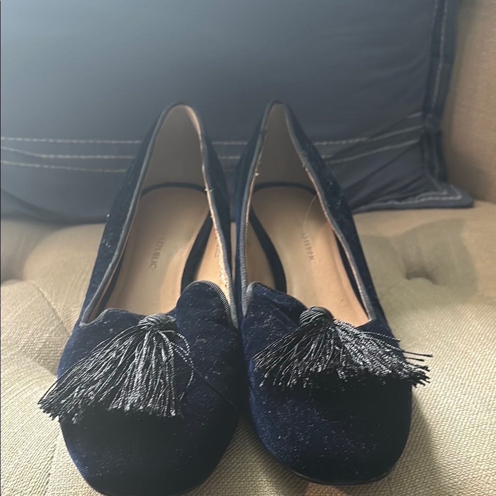 Banana Republic Black Heels with Tassel Detail
